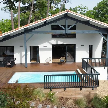 De Prestige Avec Piscine Chauffée, Proche Plages Et Port De - Fr-1-239-1070
